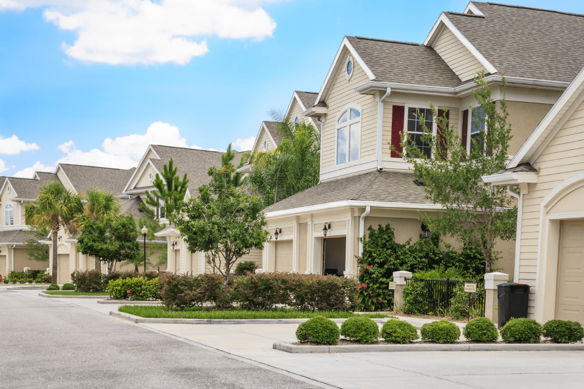 What issues HOA software solves